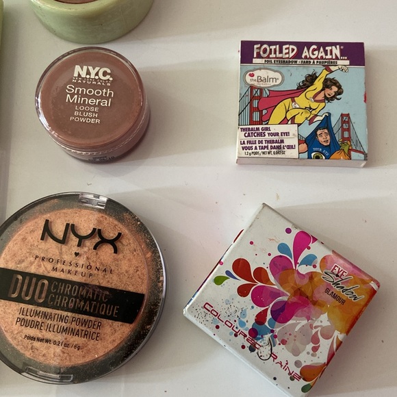 Bundle of broken eyeshadows - Picture 2 of 6